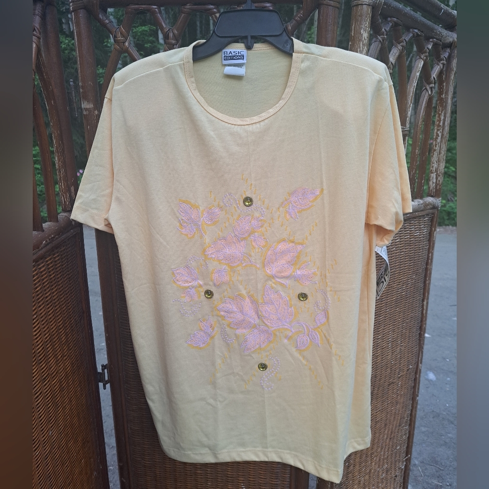 Basic Editions medium vintage shirt🌼🏵🌻🌸